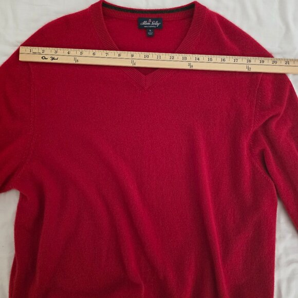 Beautiful pre-owned Cashmere men's V neck sweater, size XL. - Picture 6 of 7